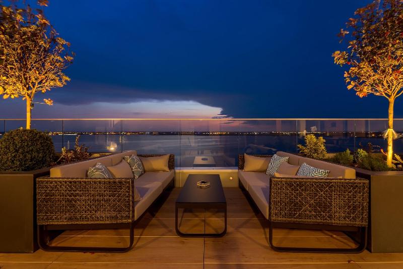 Nyota Hotel & Conference Center - Teras