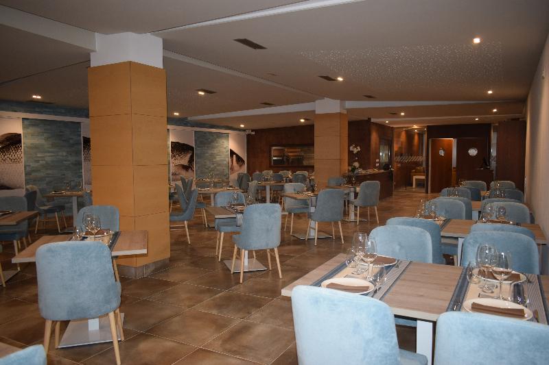 Apartamentos VIDA Mar de Laxe - Restoran
