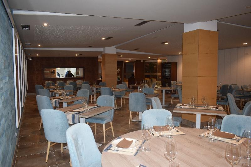 Apartamentos VIDA Mar de Laxe - Restoran