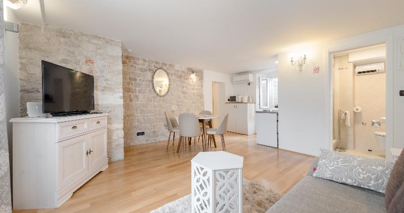 Aurum Templi Suites - Oda
