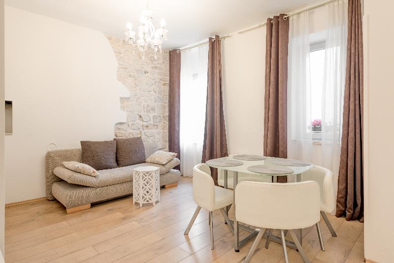 Aurum Templi Suites - Oda