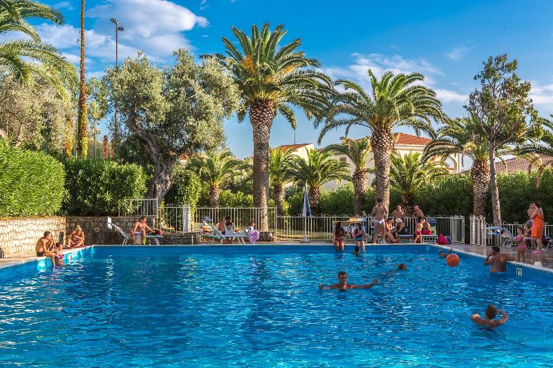 Club Residence La Castellana - Havuz