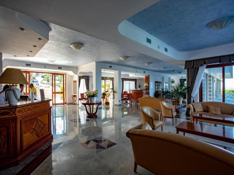 Hotel La Castellana - Lobi