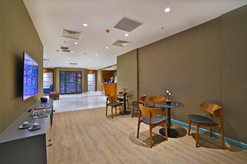 The Tango Hotel - Lobi