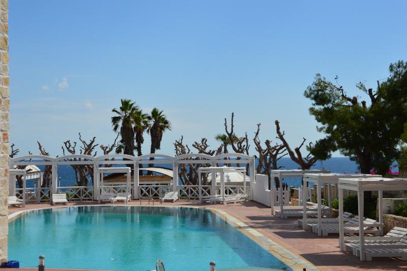 Residence La Corvetta - Havuz