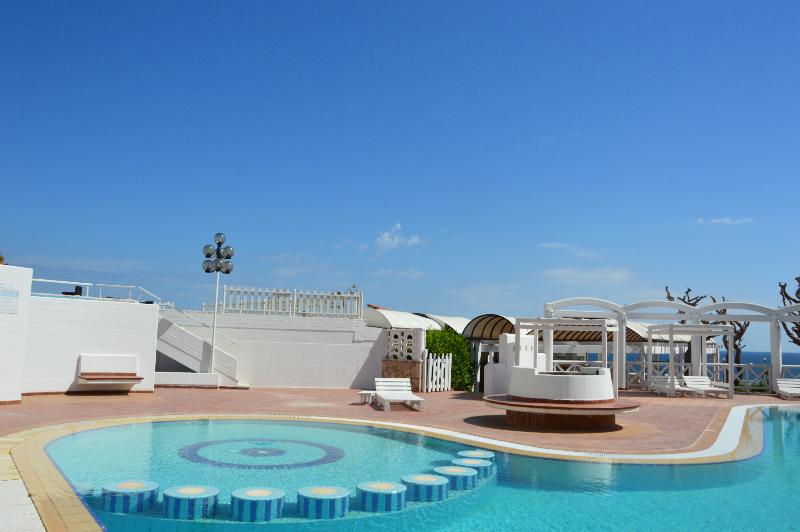 Residence La Corvetta - Havuz