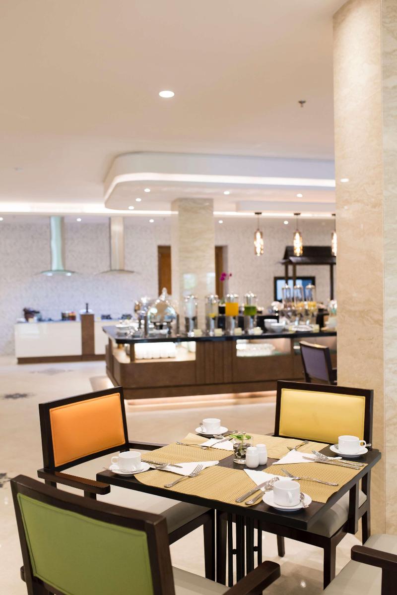 Best World Kindai Hotel - Restoran