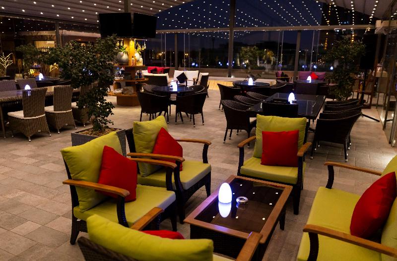 Radisson Blu Hotel, Jeddah Corniche - Bar