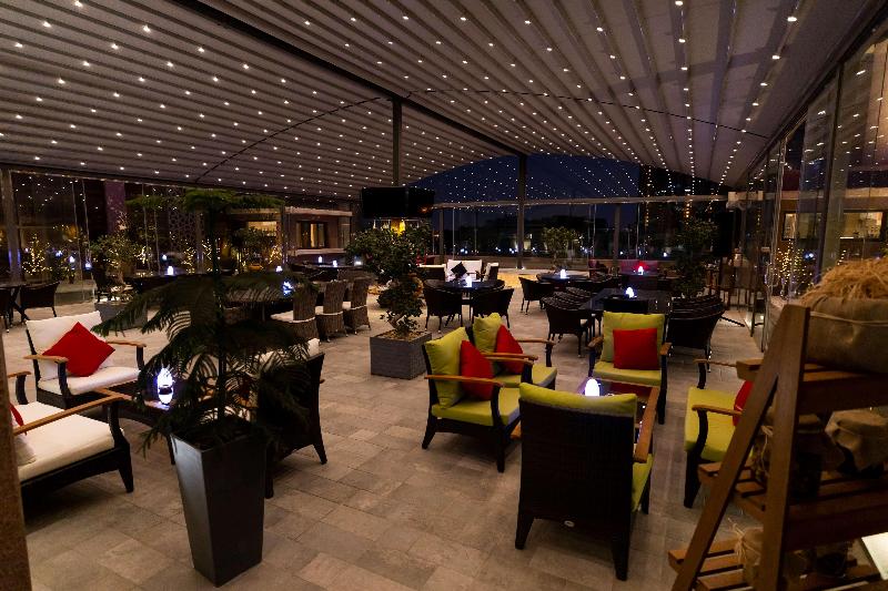 Radisson Blu Hotel, Jeddah Corniche - Bar