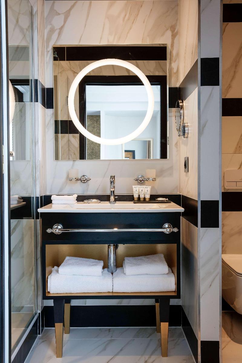 Niepce Paris Curio Collection By Hilton - Oda