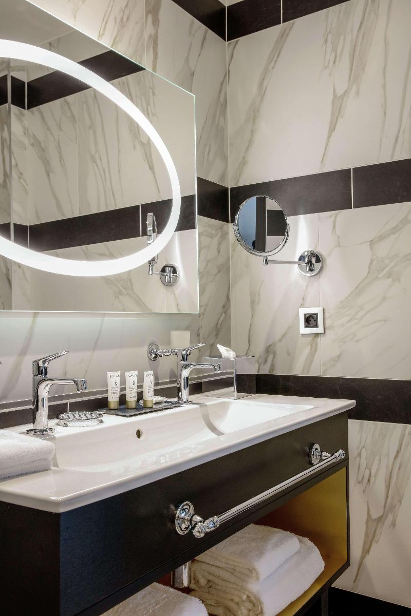 Niepce Paris Curio Collection By Hilton - Oda