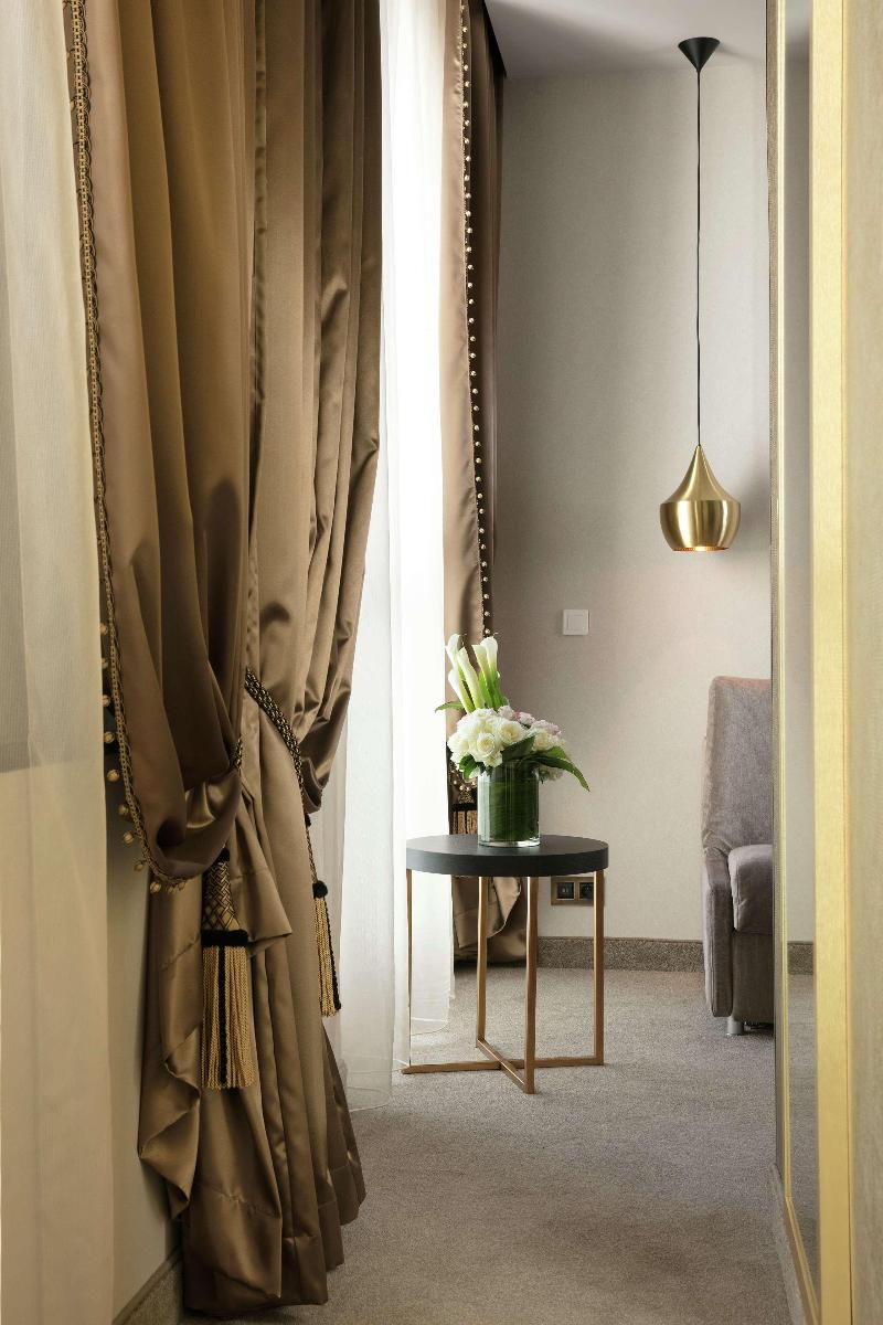 Niepce Paris Curio Collection By Hilton - Oda