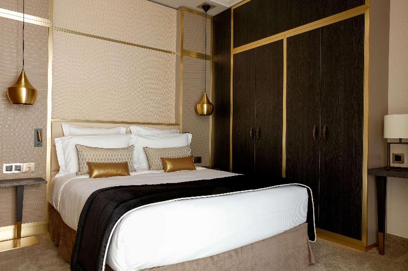 Niepce Paris Curio Collection By Hilton - Oda