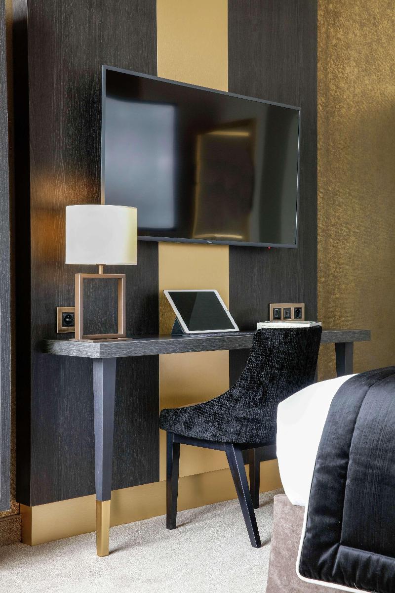 Niepce Paris Curio Collection By Hilton - Oda