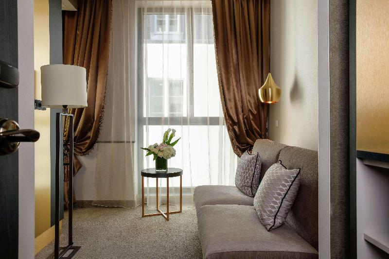 Niepce Paris Curio Collection By Hilton - Oda