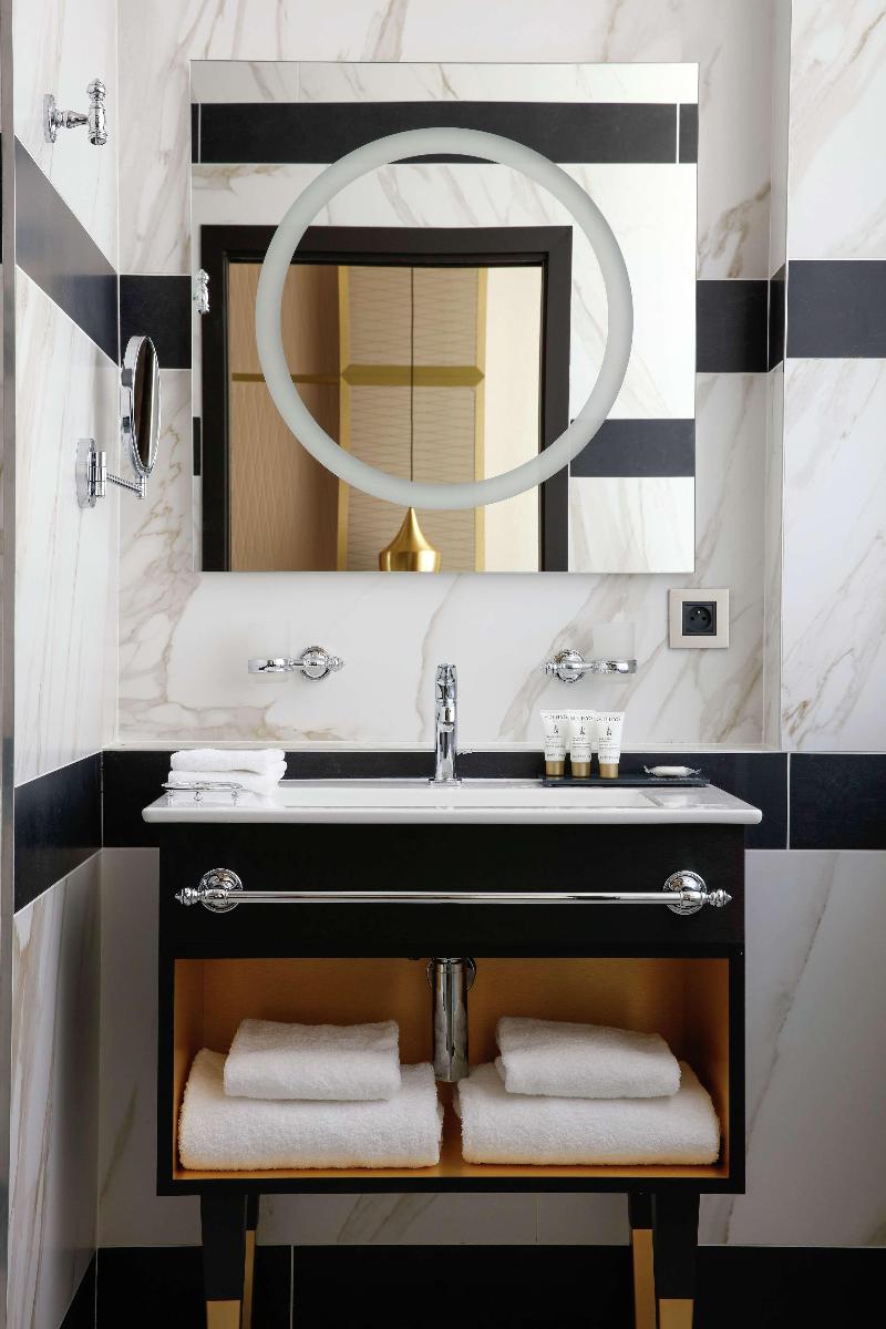 Niepce Paris Curio Collection By Hilton - Oda