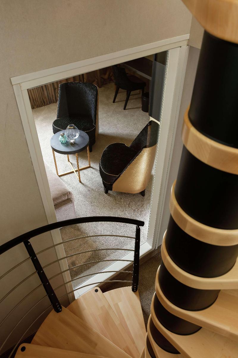 Niepce Paris Curio Collection By Hilton - Oda