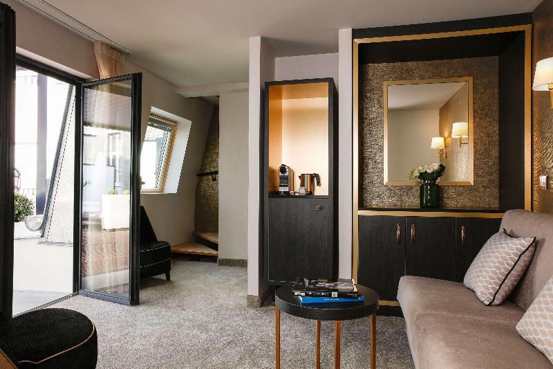 Niepce Paris Curio Collection By Hilton - Oda