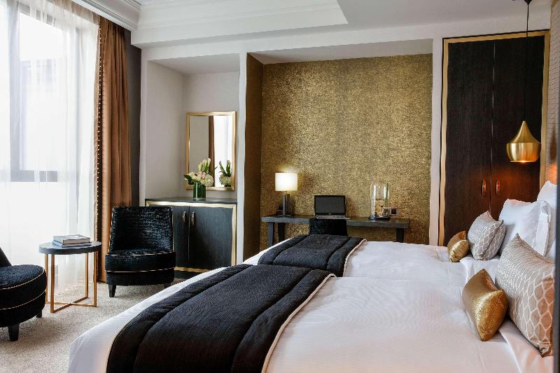 Niepce Paris Curio Collection By Hilton - Oda