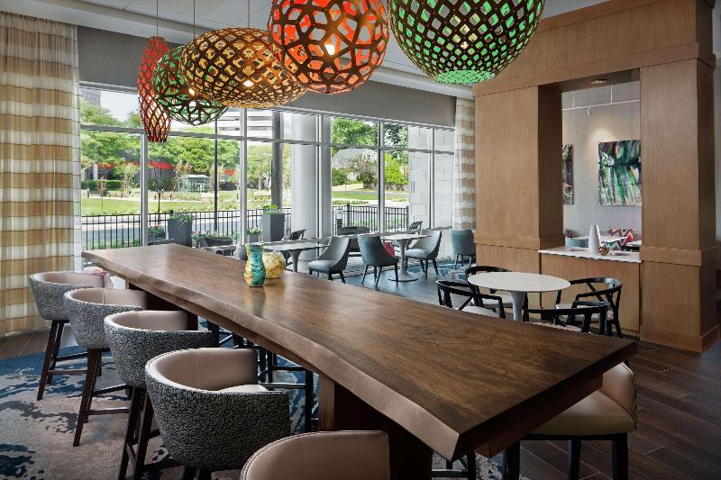 Hampton Inn & Suites Teaneck Glenpointe - Lobi