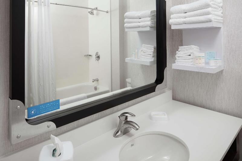Hampton Inn & Suites Teaneck Glenpointe - Oda