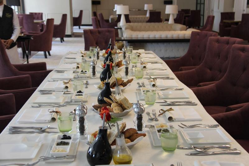 The Hotel Galleria Jeddah, Curio Collection by Hil - Bar