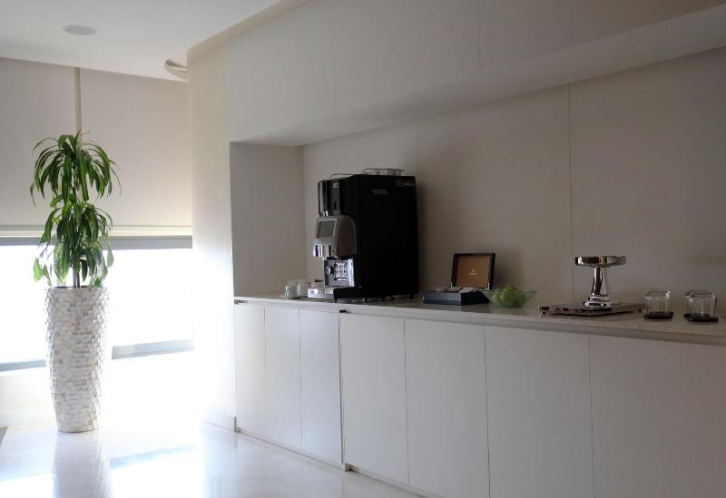 The Hotel Galleria Jeddah, Curio Collection by Hil - Lobi