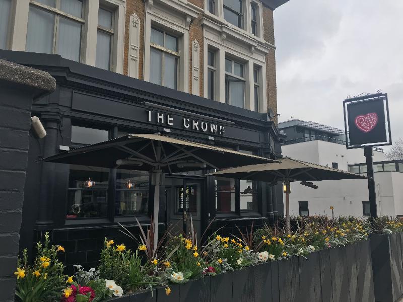Publove The Crown - Genel