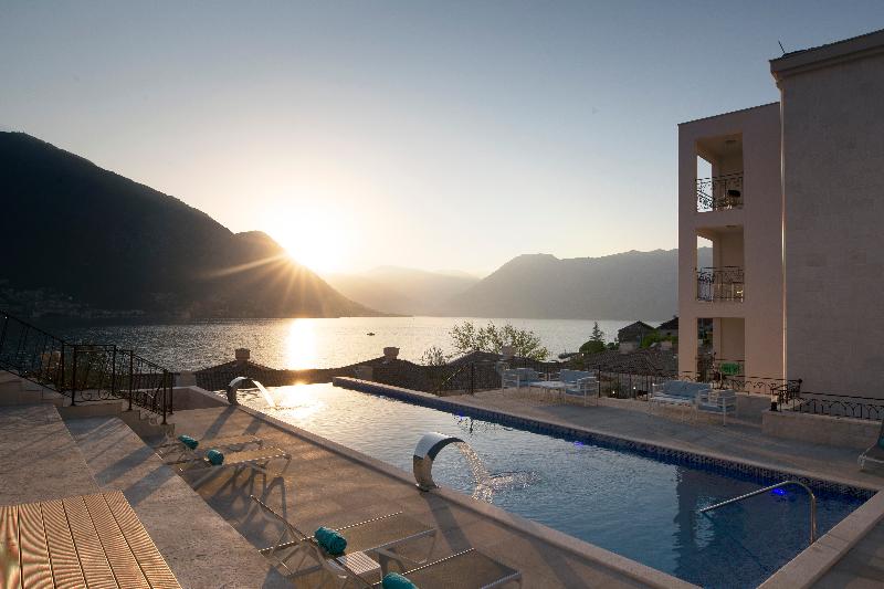 Hotel Huma Kotor Bay - Havuz