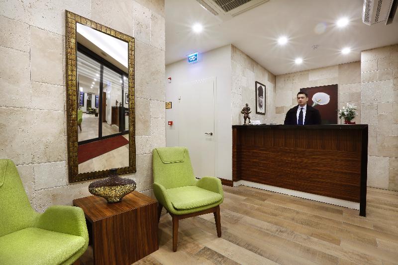 The White Orient Hotel - Lobi