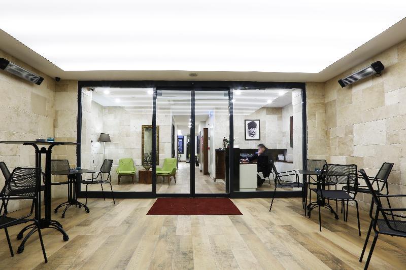 The White Orient Hotel - Lobi