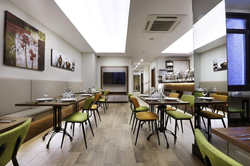The White Orient Hotel - Lobi