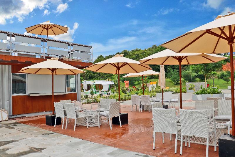 HARRIS Resort Barelang Batam - Restoran
