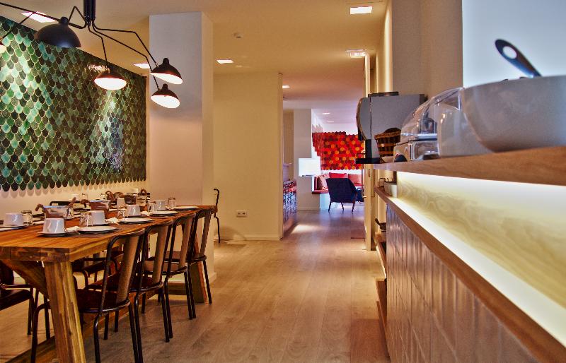 Spot Family Suites - Bar