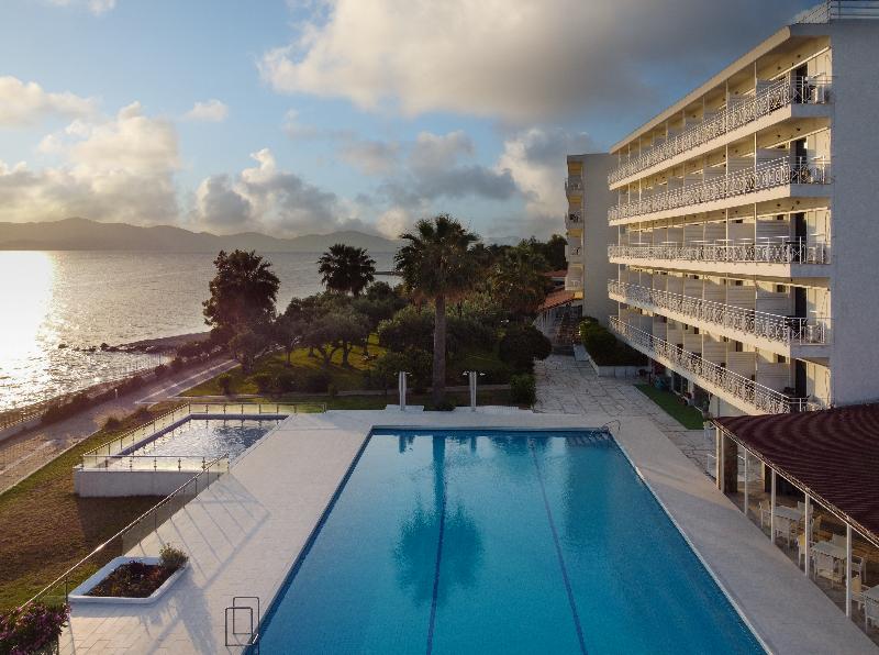 Calamos Beach Family Club Hotel - Havuz