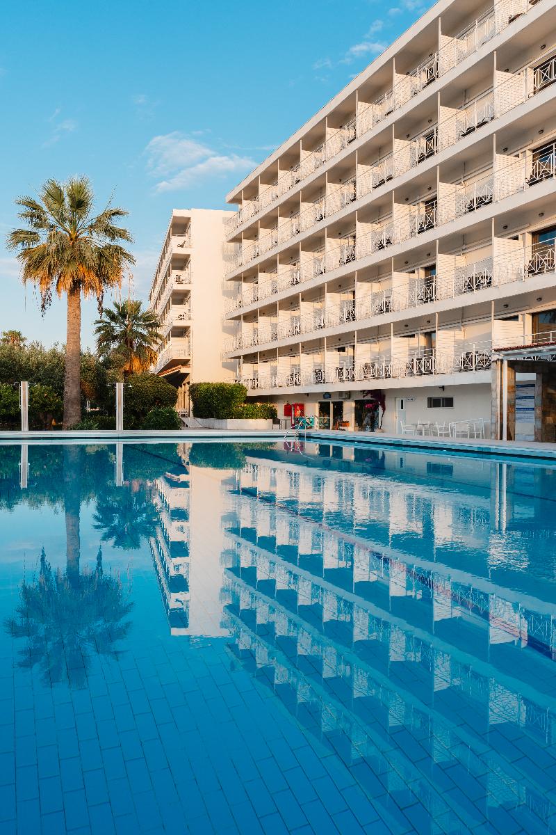 Calamos Beach Family Club Hotel - Havuz