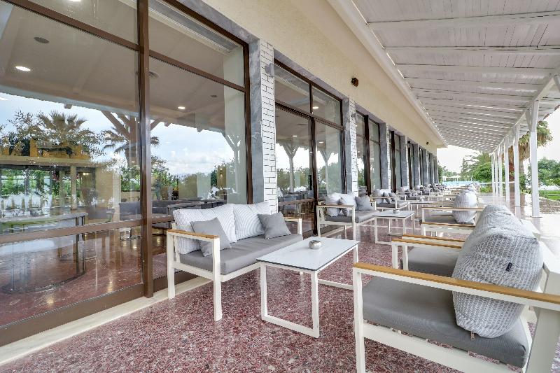 Calamos Beach Family Club Hotel - Teras