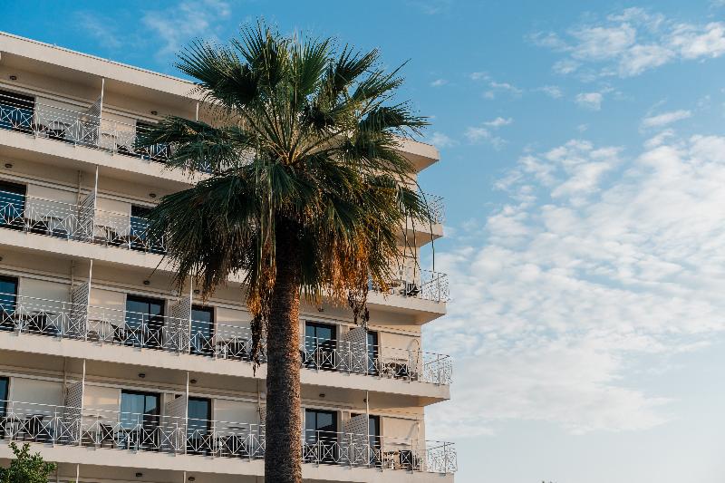 Calamos Beach Family Club Hotel - Teras