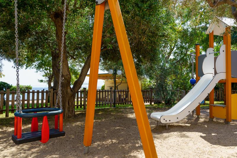 Calamos Beach Family Club Hotel - Teras