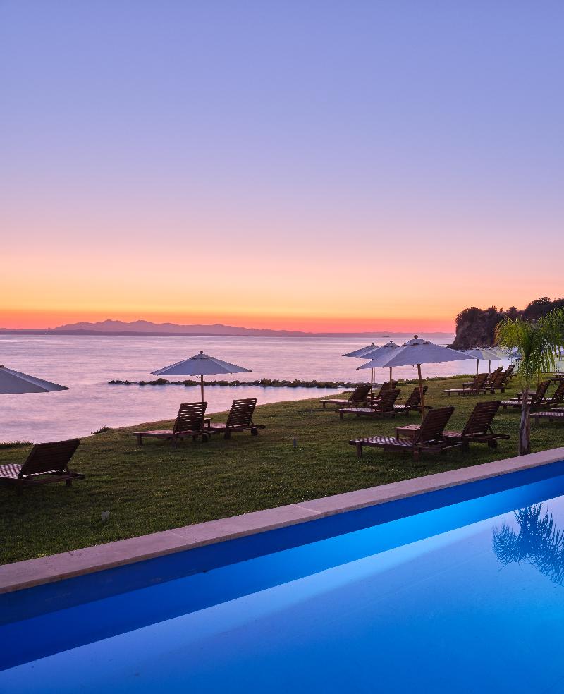 Cavo Orient Beach Hotel & Suites - Genel