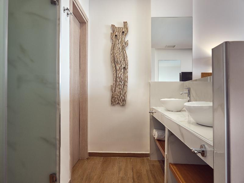 Cavo Orient Beach Hotel & Suites - Oda