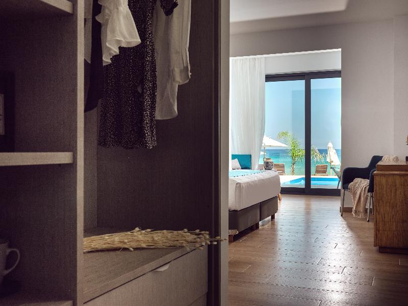 Cavo Orient Beach Hotel & Suites - Oda