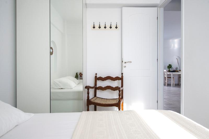 Cleopatra Homes - Oda