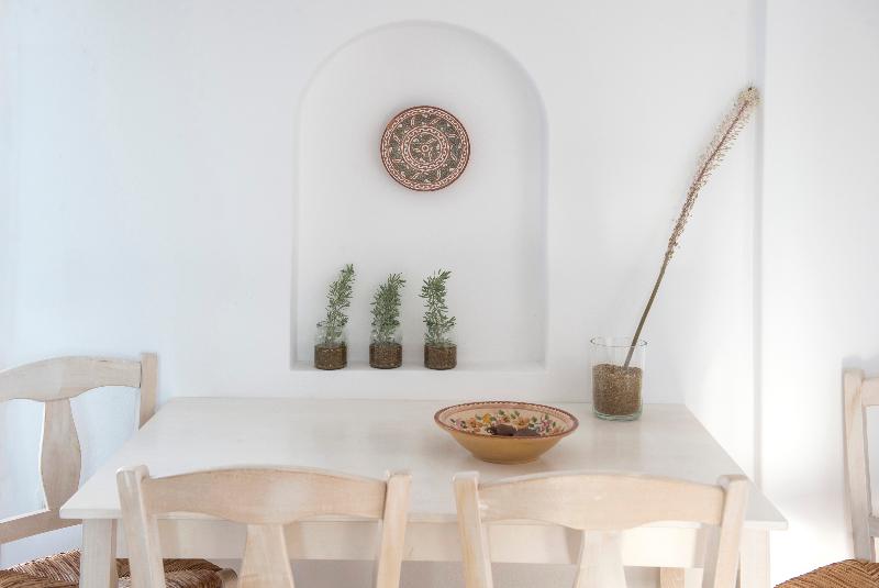 Cleopatra Homes - Oda