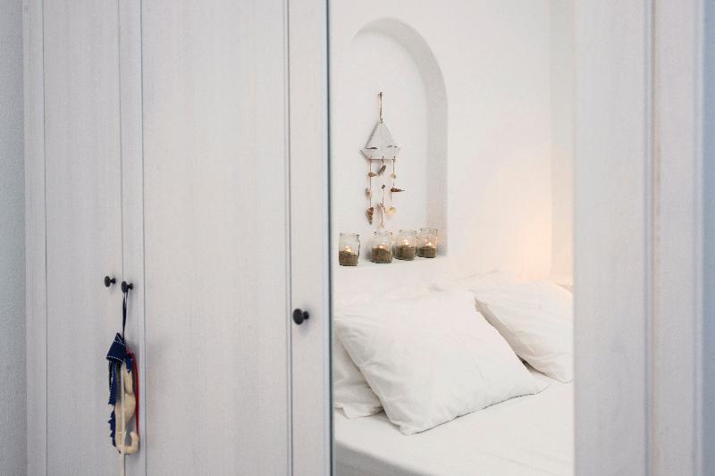 Cleopatra Homes - Oda