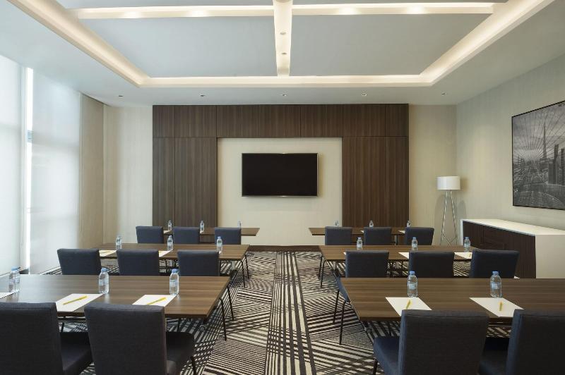 Hampton by Hilton Dubai Airport - Toplantı