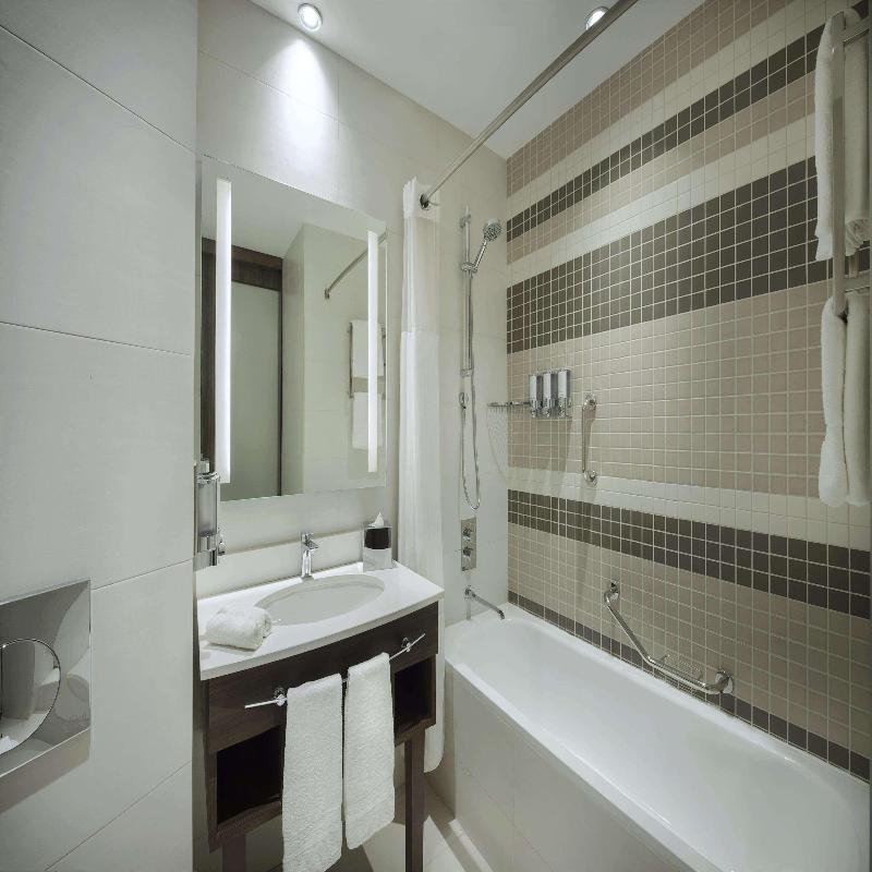 Hampton by Hilton Dubai Airport - Oda