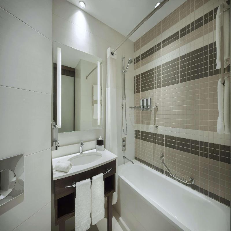 Hampton by Hilton Dubai Airport - Oda
