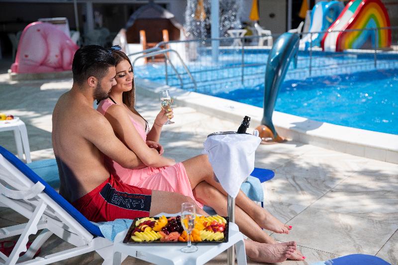Prestige Deluxe Hotel Aquapark Club - Teras