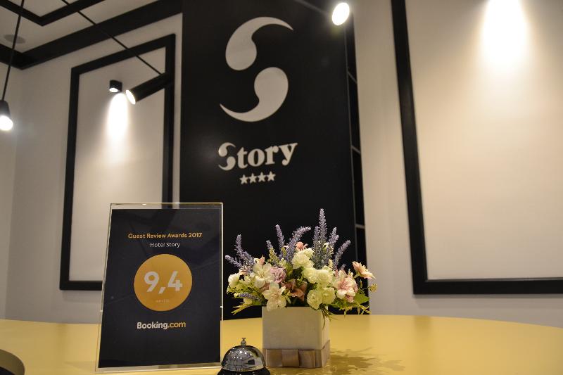 Hotel Story - Lobi